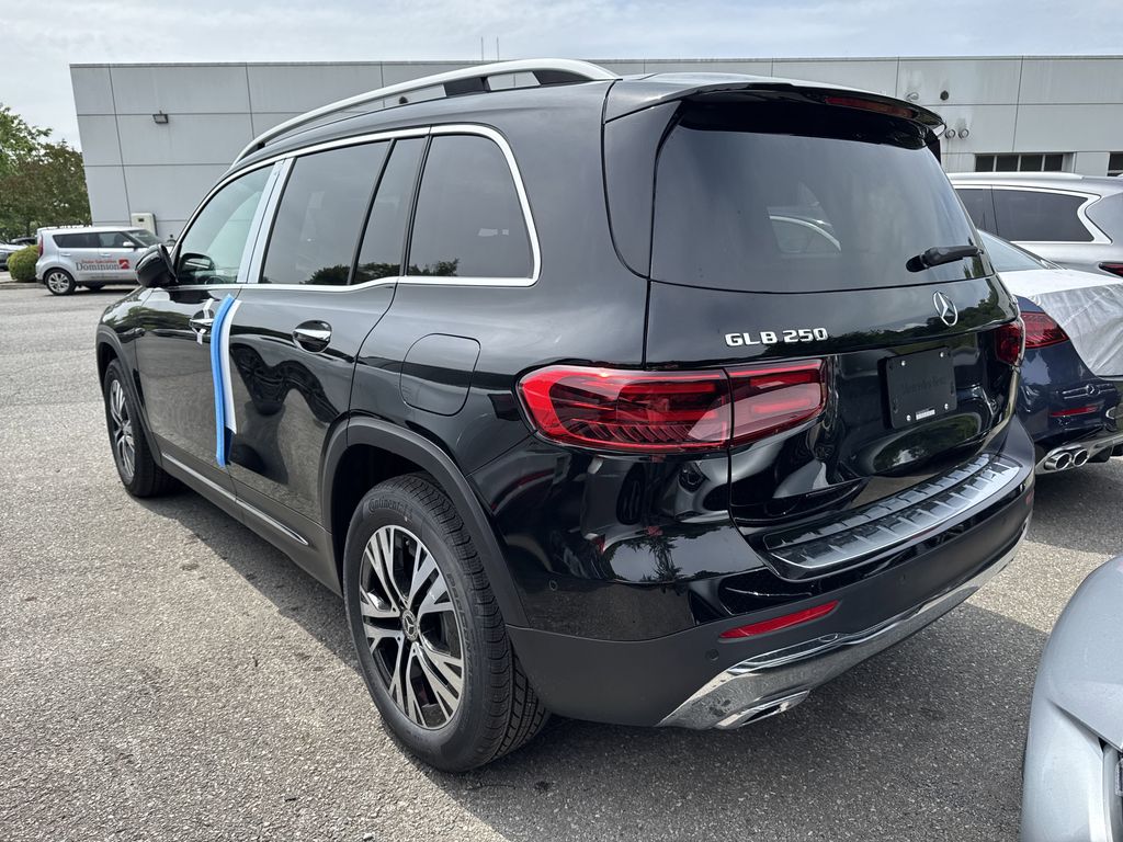 2025 Mercedes Benz GLB 250 4MATIC photo 4