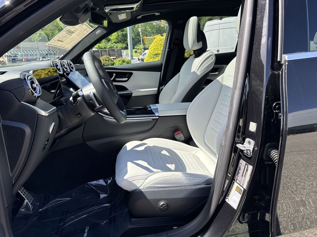 2025 Mercedes-Benz GLC Base - Photo 9