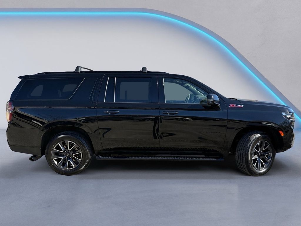 2022 Chevrolet Suburban Z71 photo 3