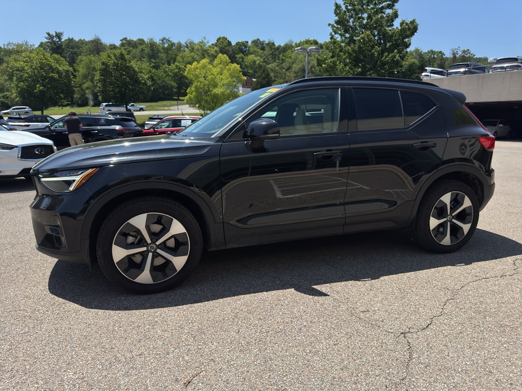 Used 2025 Volvo XC40 B5 Plus Dark Theme Sport Utility