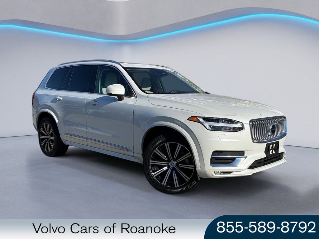 2024 Volvo XC90 Core's photo