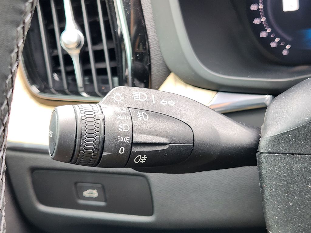 2026 Volvo XC60 Plus - Photo 34