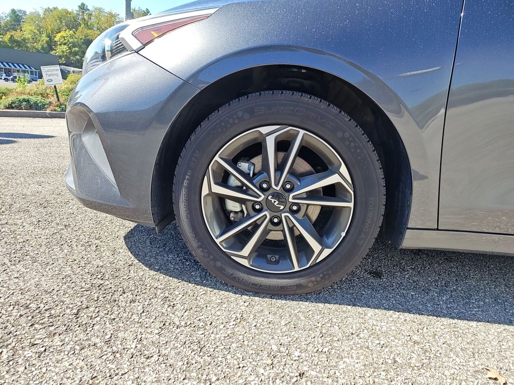 2023 Kia Forte LXS photo 4