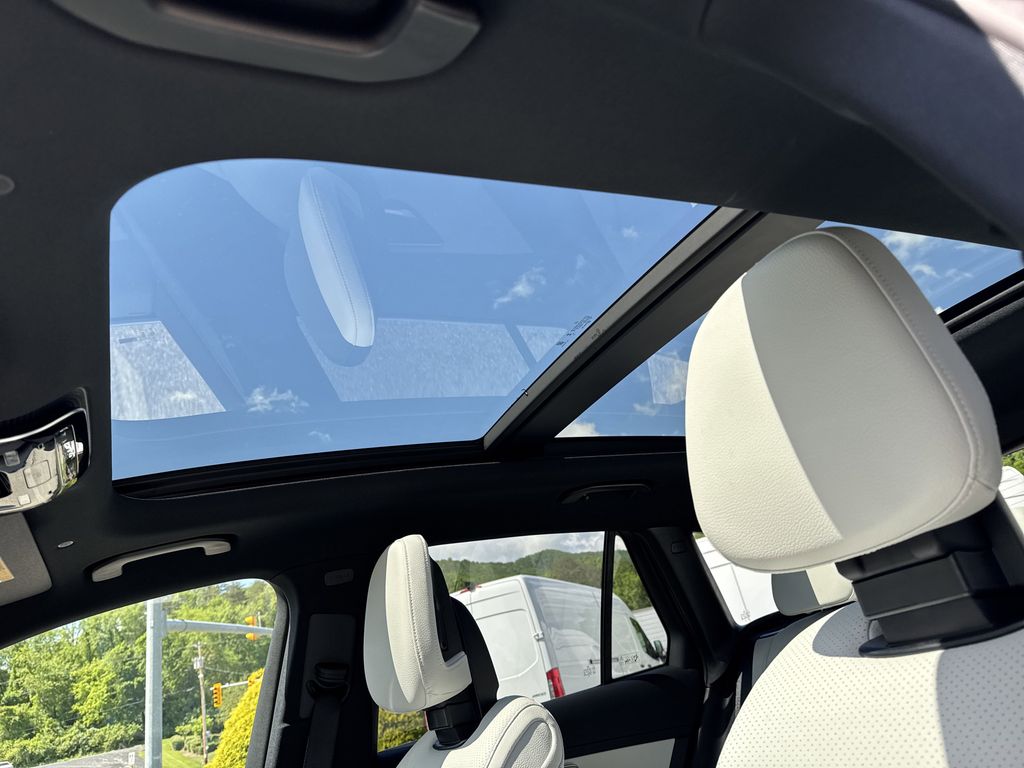 2025 Mercedes-Benz GLC Base - Photo 10