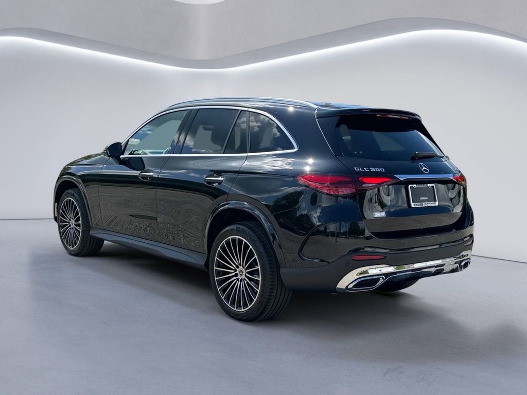 2025 Mercedes Benz GLC 300 4MATIC photo 4