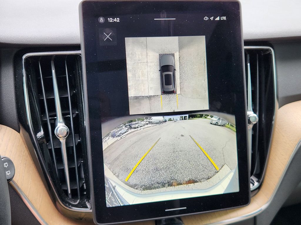 2026 Volvo XC60 Plus - Photo 25
