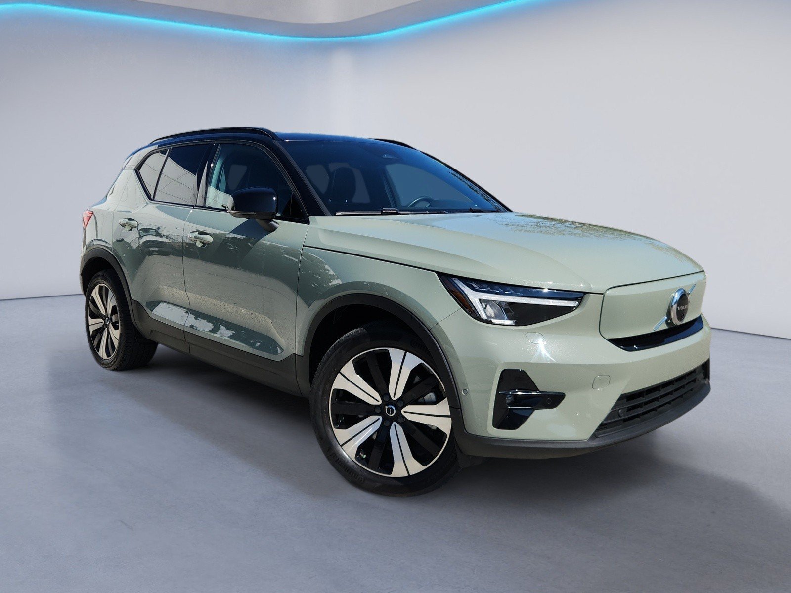 Used 2023 Volvo XC40 Plus with VIN YV4ED3UW3P2041955 for sale in Roanoke, VA