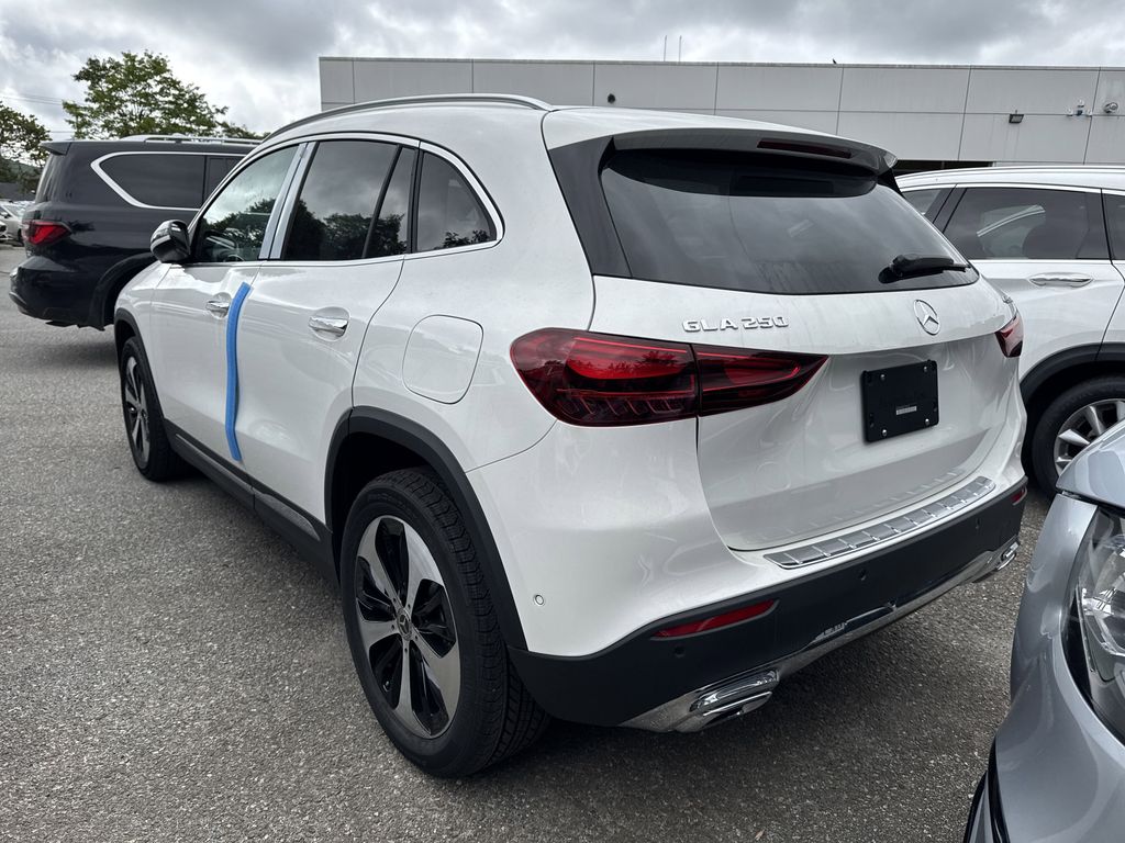 2026 Mercedes Benz GLA 250 4MATIC photo 4