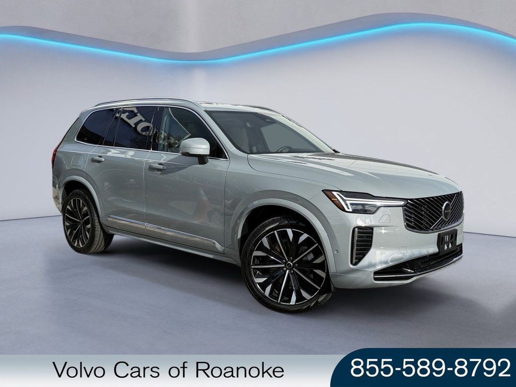 2025 Volvo XC90 Plus's photo