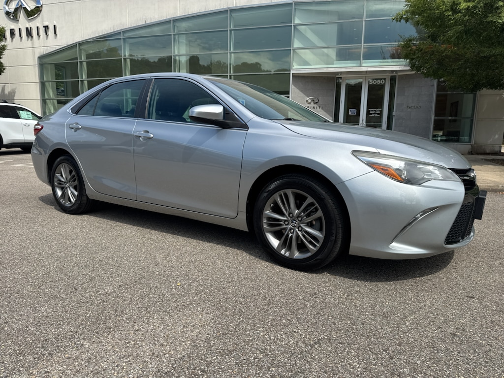 Used 2016 Toyota Camry SE Sedan