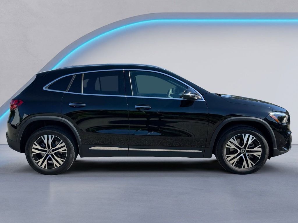 2025 Mercedes Benz GLA 250 4MATIC photo 2