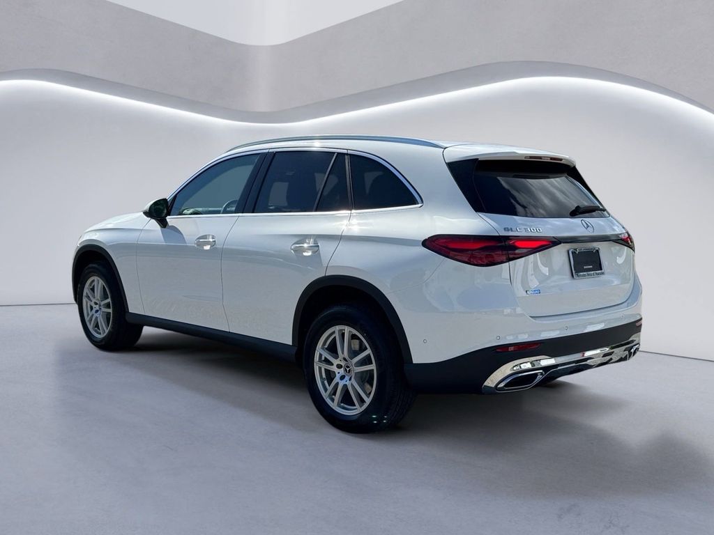 2025 Mercedes Benz GLC 300 4MATIC photo 4