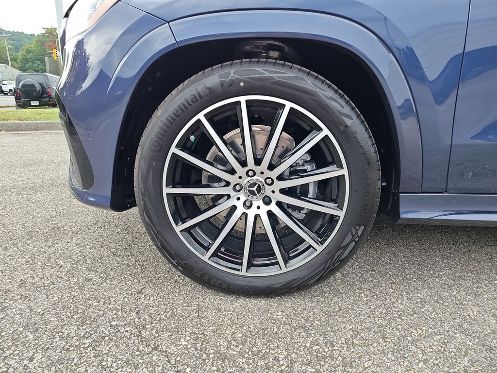 2026 Mercedes Benz GLS 450 4MATIC photo 2