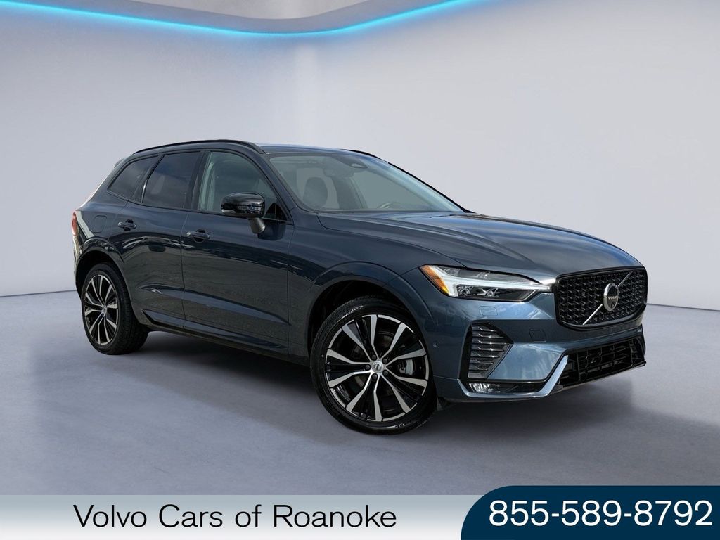 2025 Volvo XC60 Plus's photo