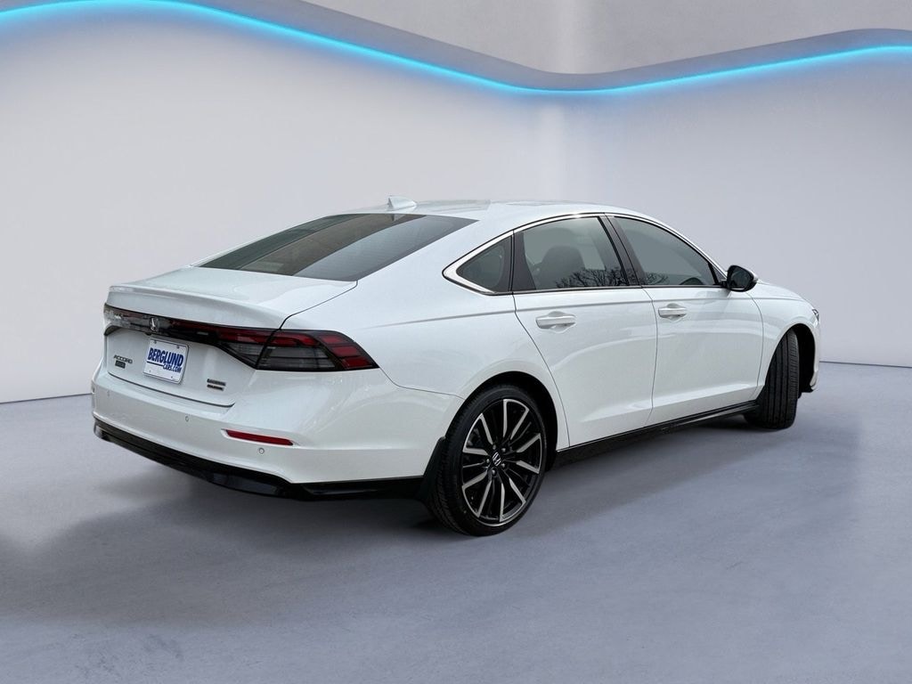 Used 2023 Honda Accord Hybrid Touring w/BSI Sedan