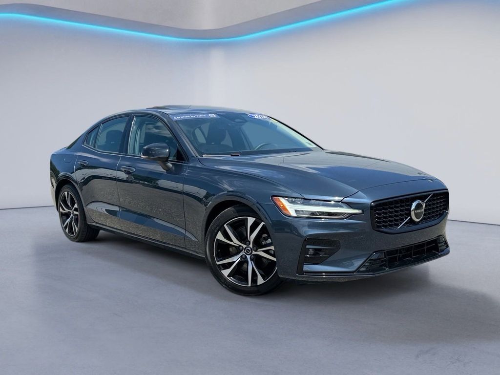 2024 Volvo S60 B5 Core photo 2