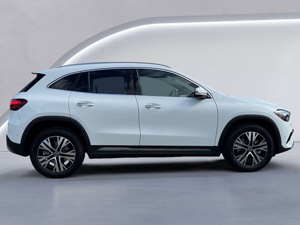2025 Mercedes Benz GLA 250 4MATIC photo 2