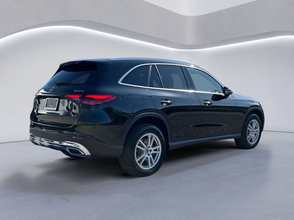 2025 Mercedes Benz GLC 300 4MATIC photo 4