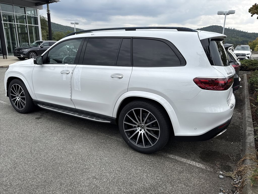 2026 Mercedes Benz GLS 580 4MATIC photo 2