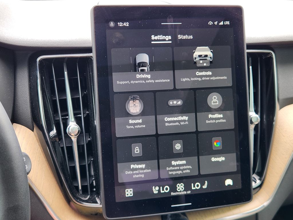 2026 Volvo XC60 Plus - Photo 23
