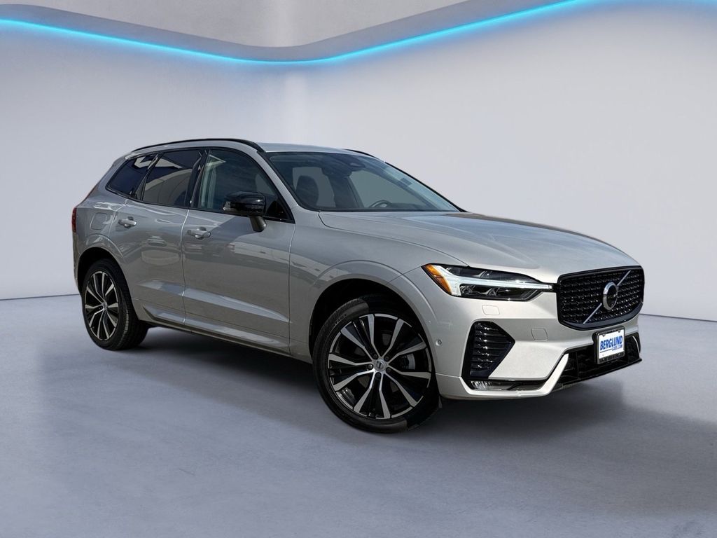 2025 Volvo XC60 B5 Plus photo 2