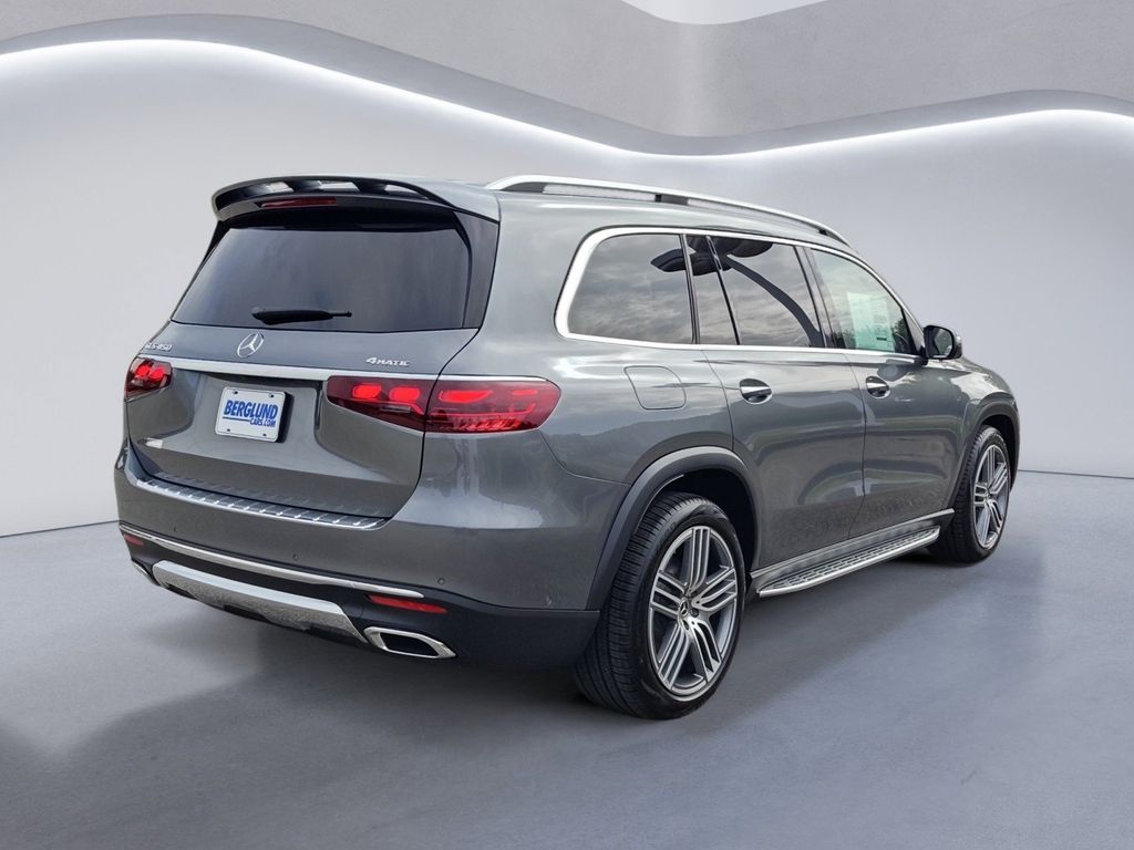 2026 Mercedes Benz GLS 450 4MATIC photo 2