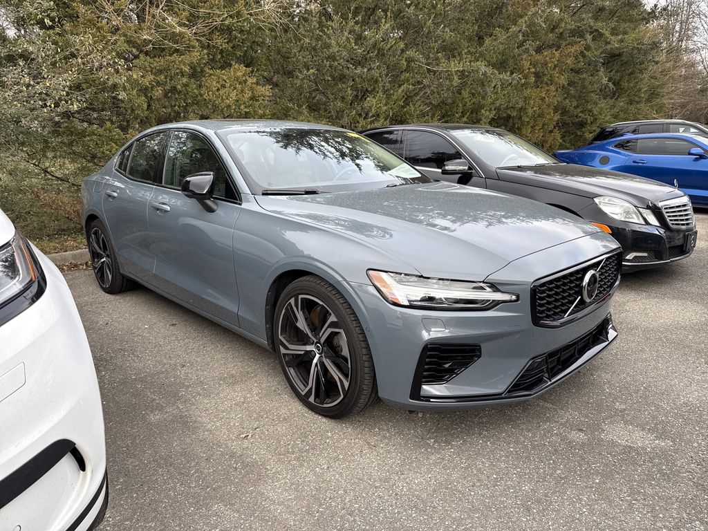 2023 Volvo S60 Plus's photo