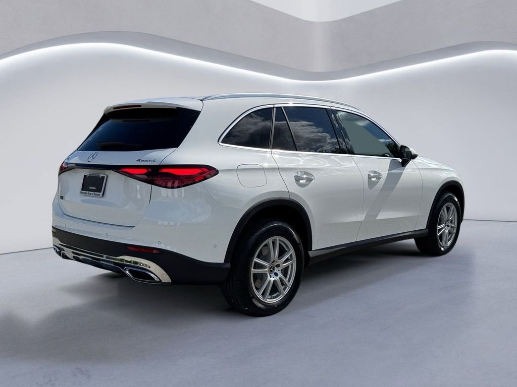2025 Mercedes Benz GLC 300 4MATIC photo 3