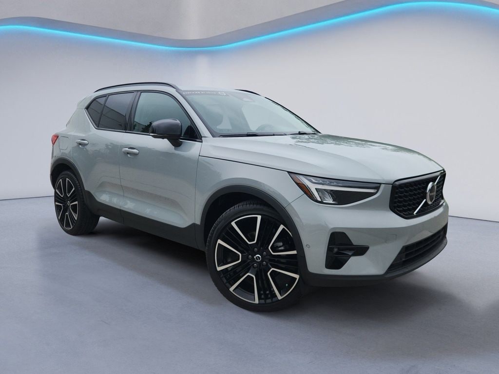 Used 2025 Volvo XC40 B5 Plus Dark Theme Sport Utility