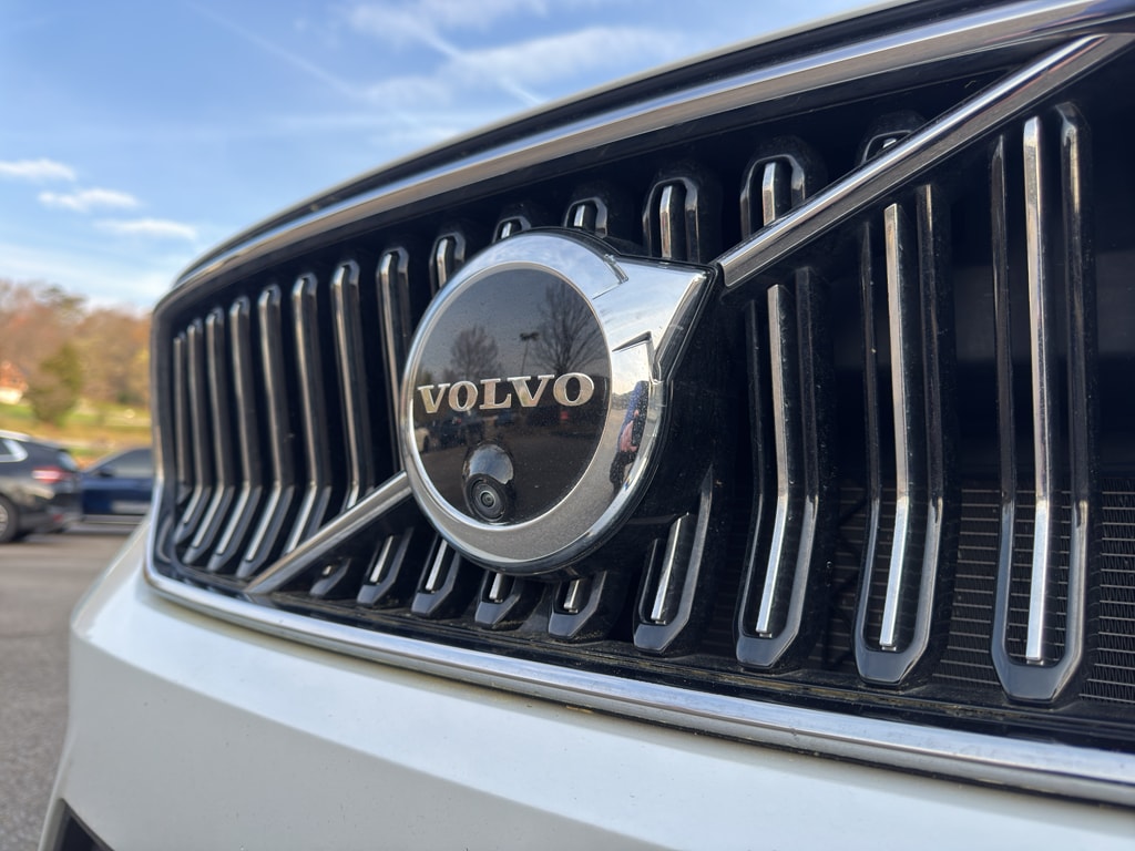 Used 2025 Volvo XC40 B5 Plus Bright Theme Sport Utility