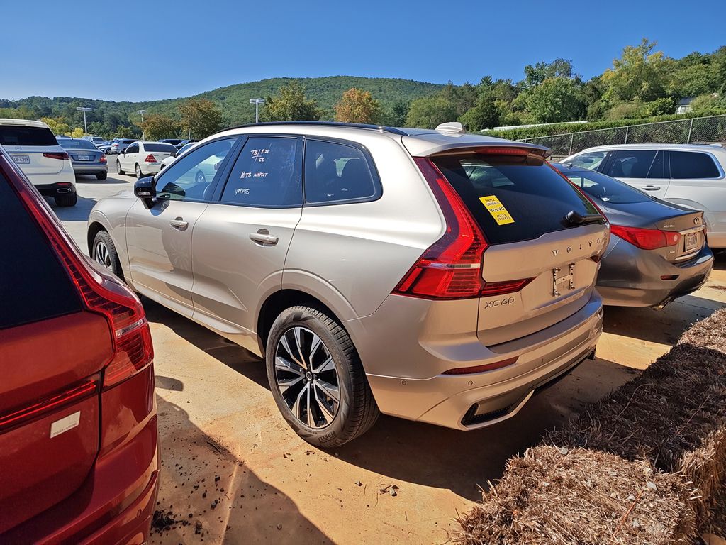 2025 Volvo XC60 B5 Plus photo 2