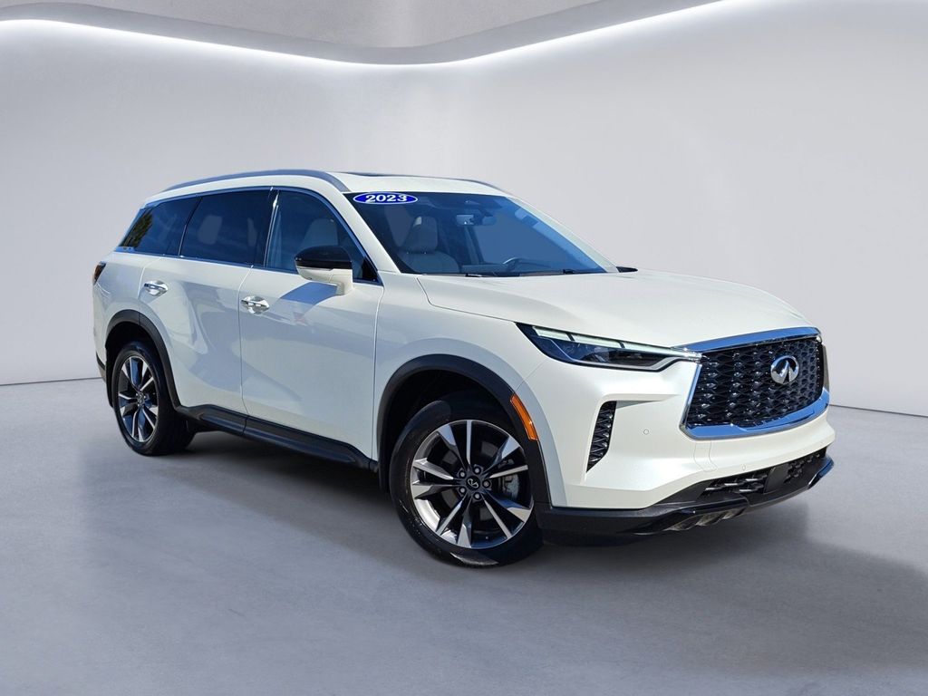 2023 Infiniti QX60 Luxe photo 2