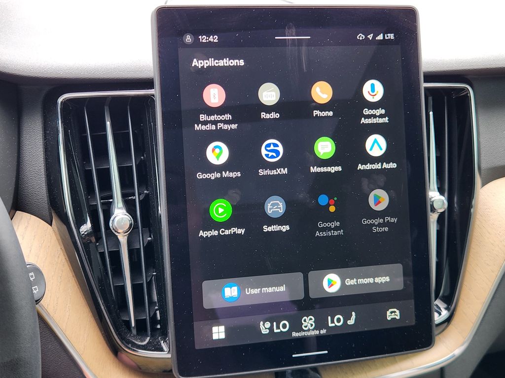 2026 Volvo XC60 Plus - Photo 22