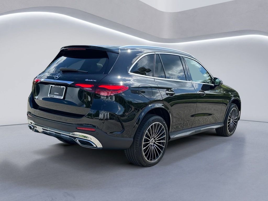 2025 Mercedes Benz GLC 300 4MATIC photo 3