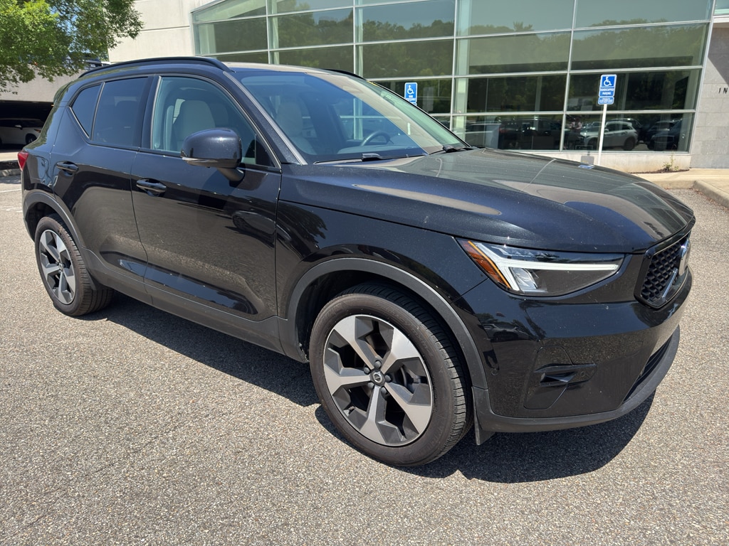 Used 2025 Volvo XC40 B5 Plus Dark Theme Sport Utility