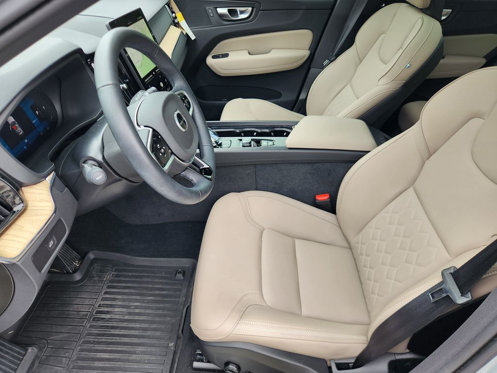 2026 Volvo XC60 Plus - Photo 9