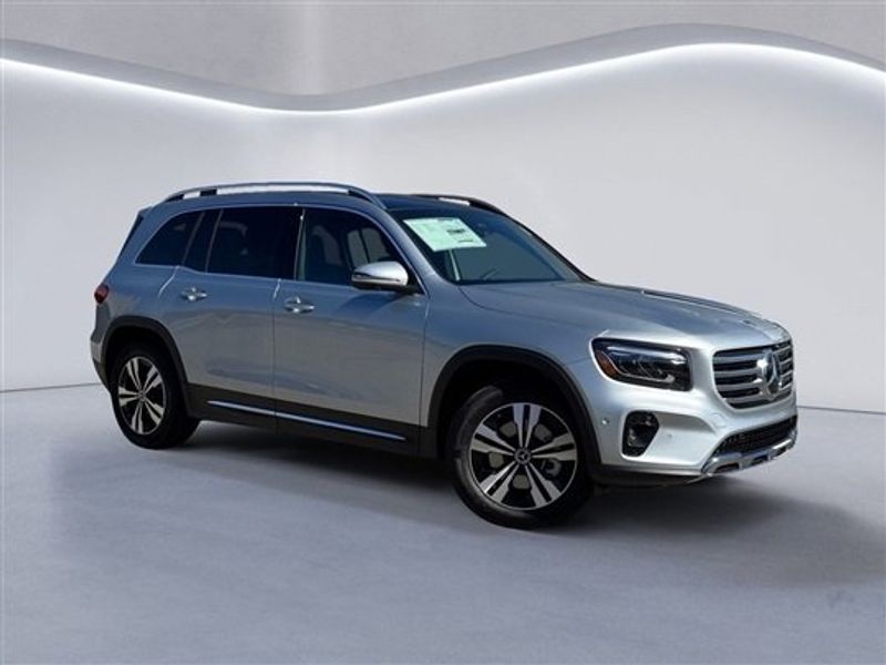 2025 Mercedes Benz GLB 250 4MATIC photo 2