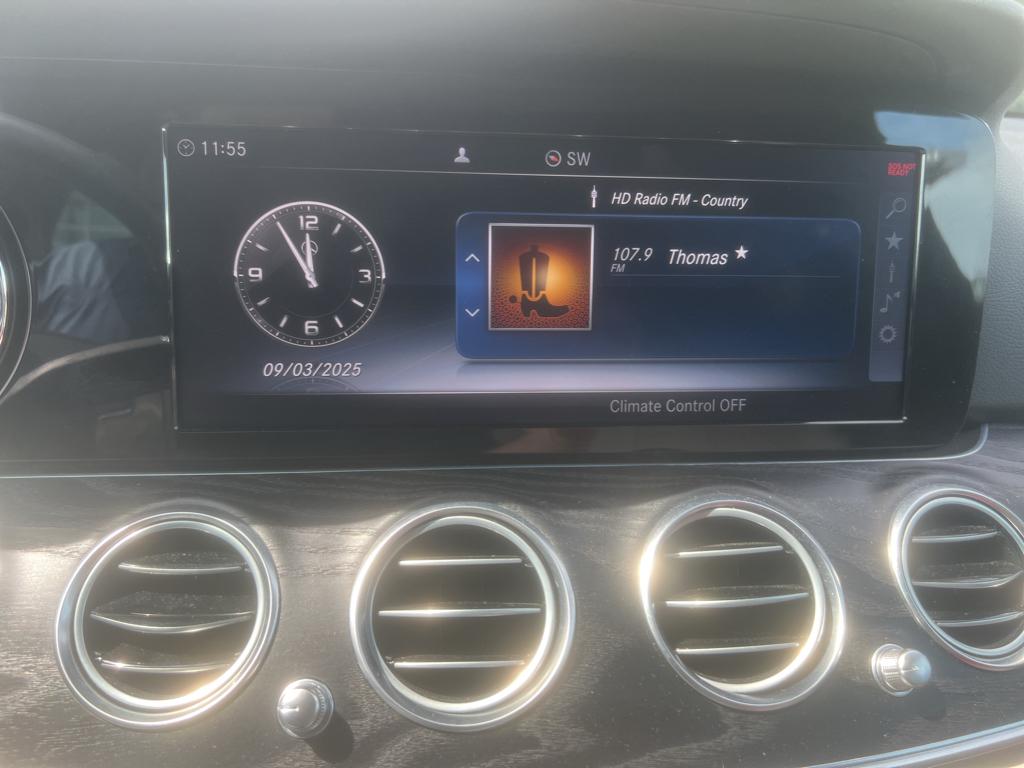 2018 Mercedes Benz E 300 4MATIC Sedan photo 3