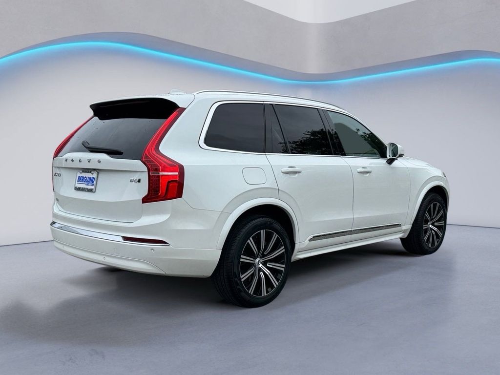 2025 Volvo XC90 Core photo 4