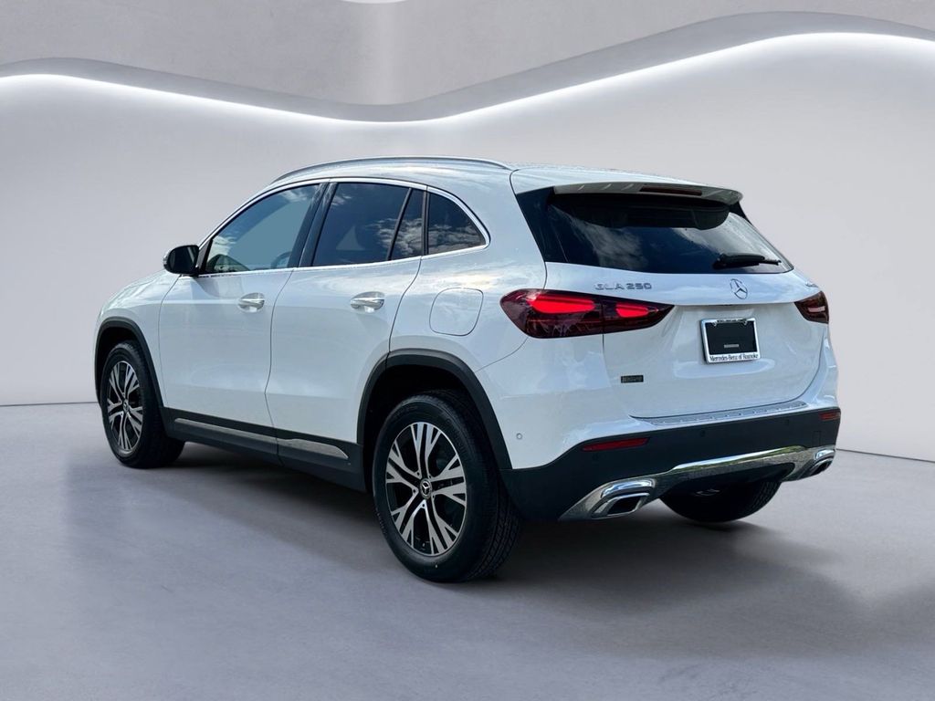 2025 Mercedes Benz GLA 250 4MATIC photo 4