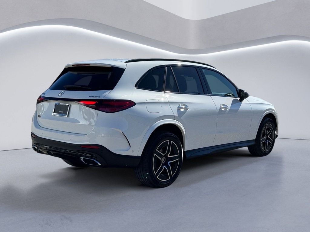2025 Mercedes Benz GLC 300 photo 3