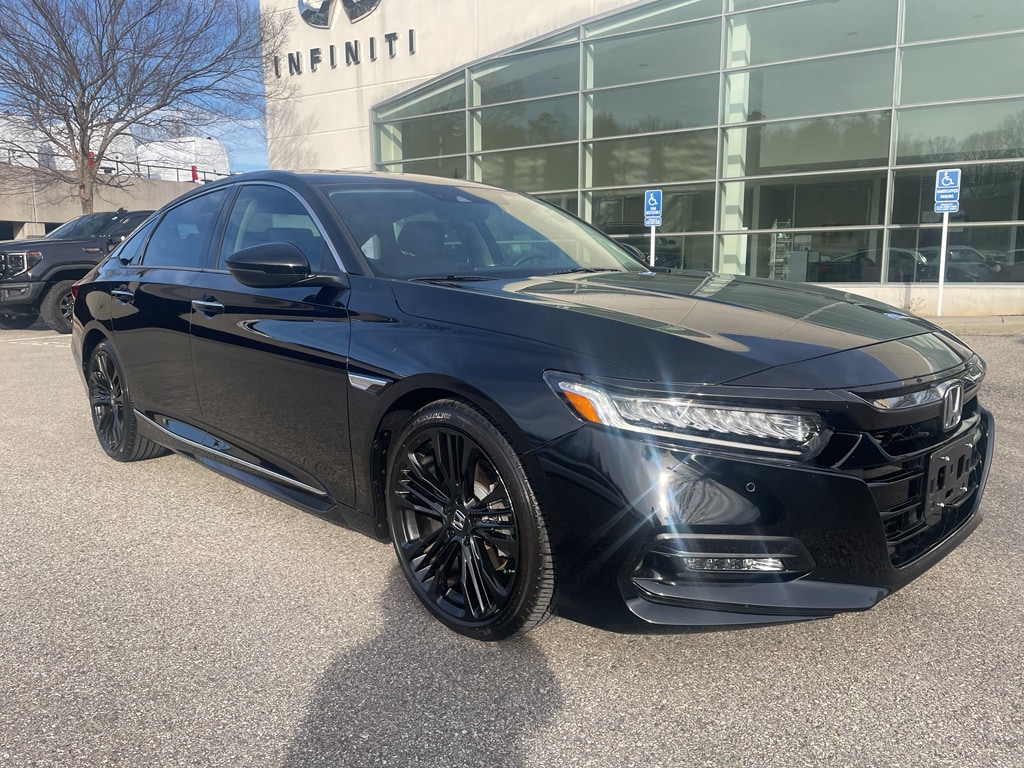 2018 Honda Accord Touring's photo