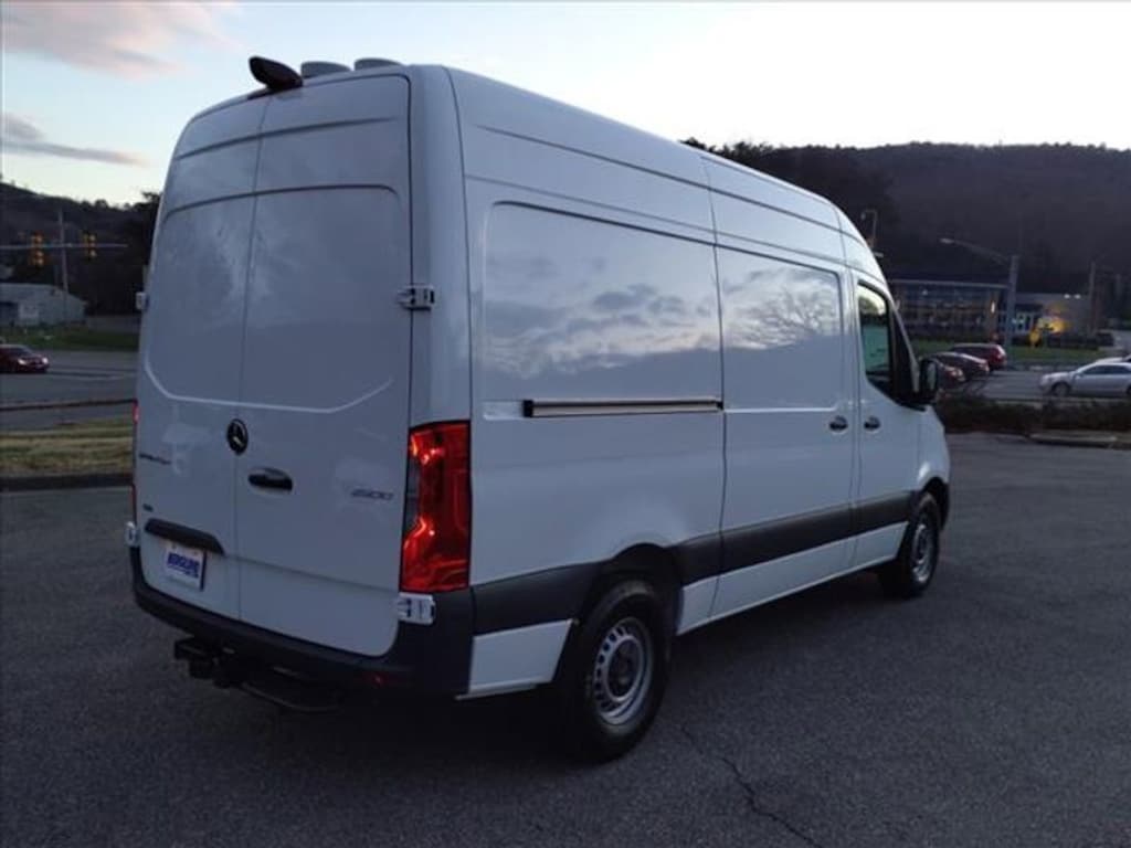 New 2024 Mercedes-Benz Sprinter 2500 Standard Roof 4-Cyl Diesel HO CARGO Van 144