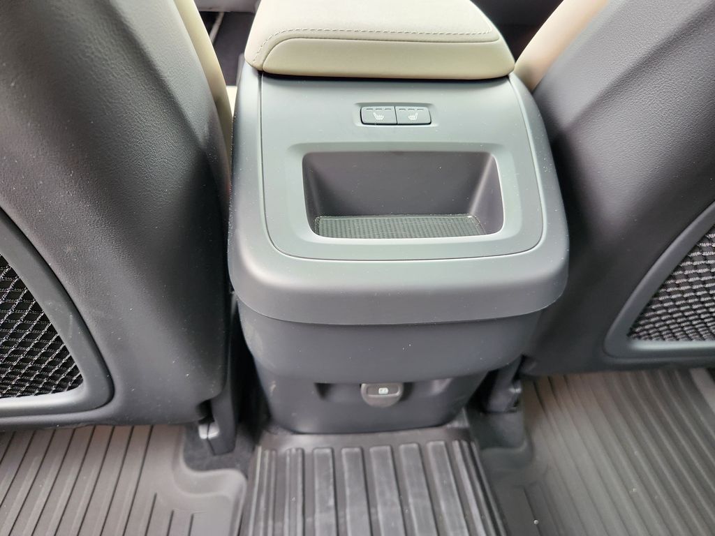 2026 Volvo XC60 Plus - Photo 12