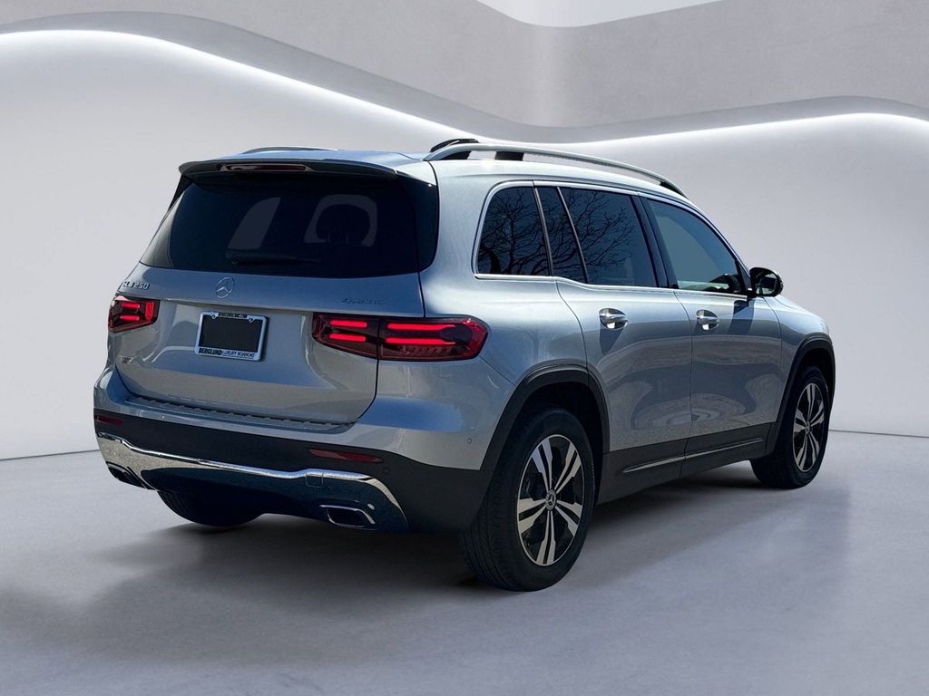 2025 Mercedes Benz GLB 250 4MATIC photo 3