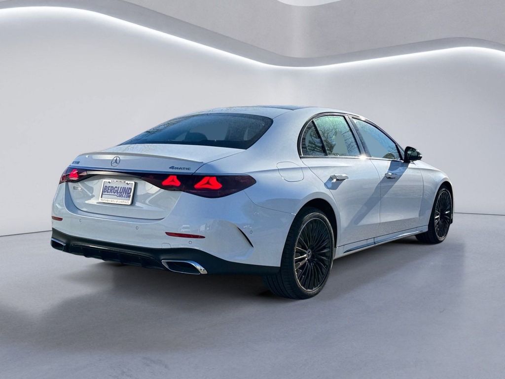 2024 Mercedes Benz E 350 4MATIC photo 3