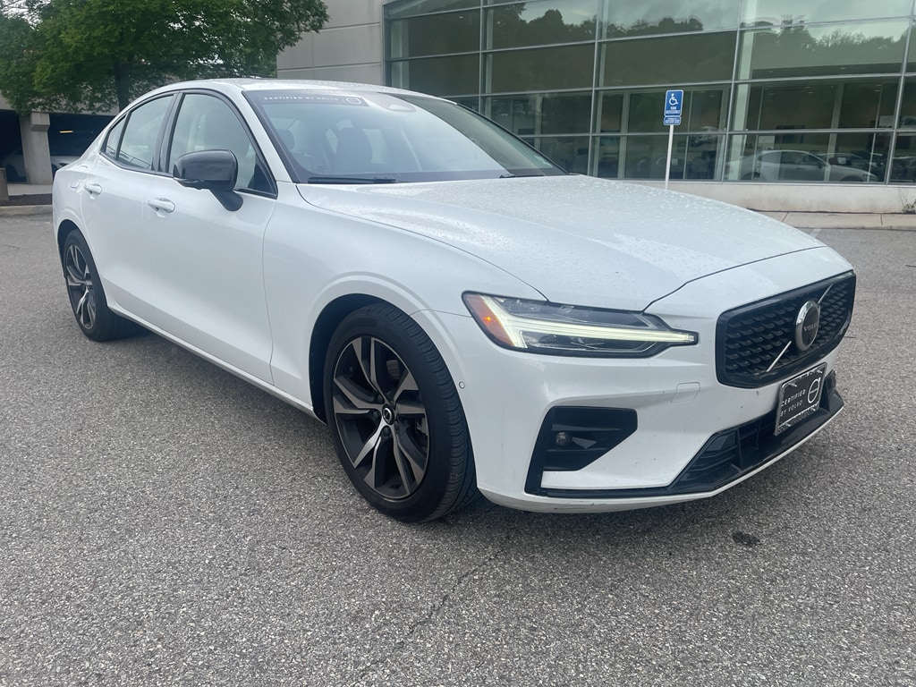 2025 Volvo S60 B5 Plus Dark AWD's photo