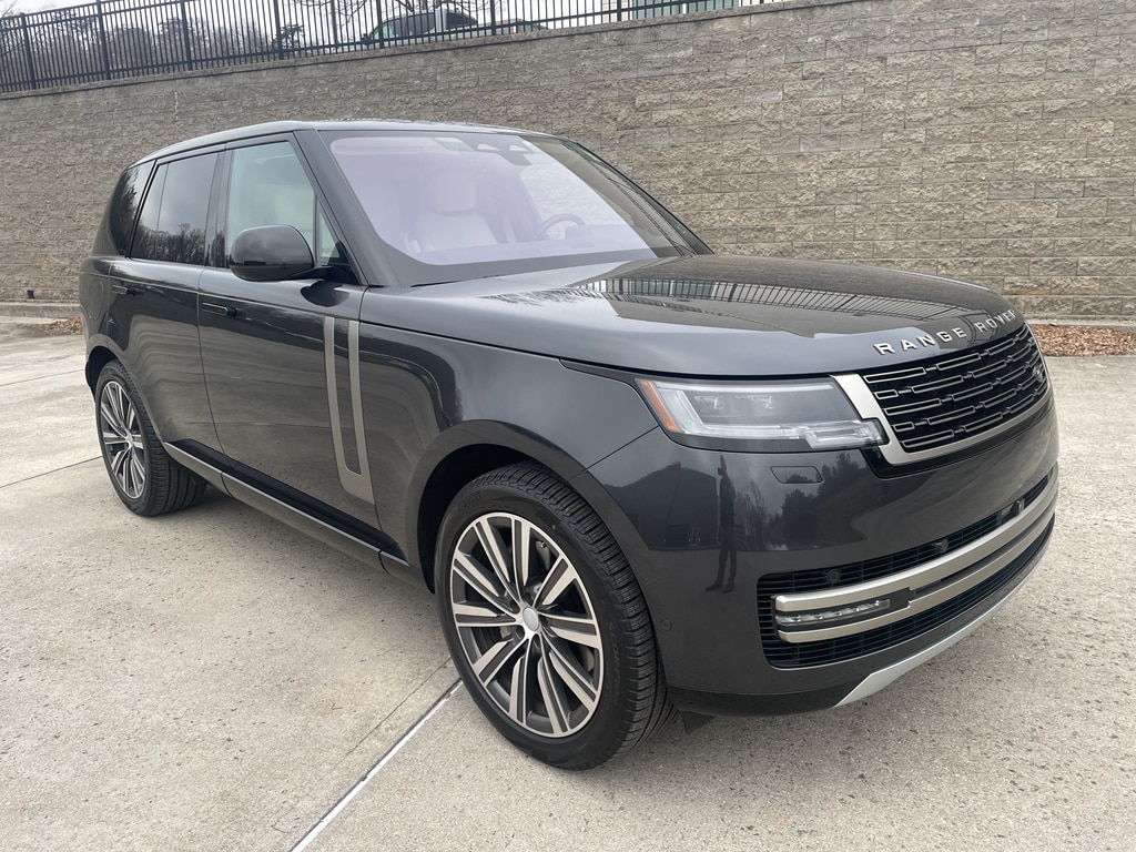 2023 Land Rover Range Rover SE's photo
