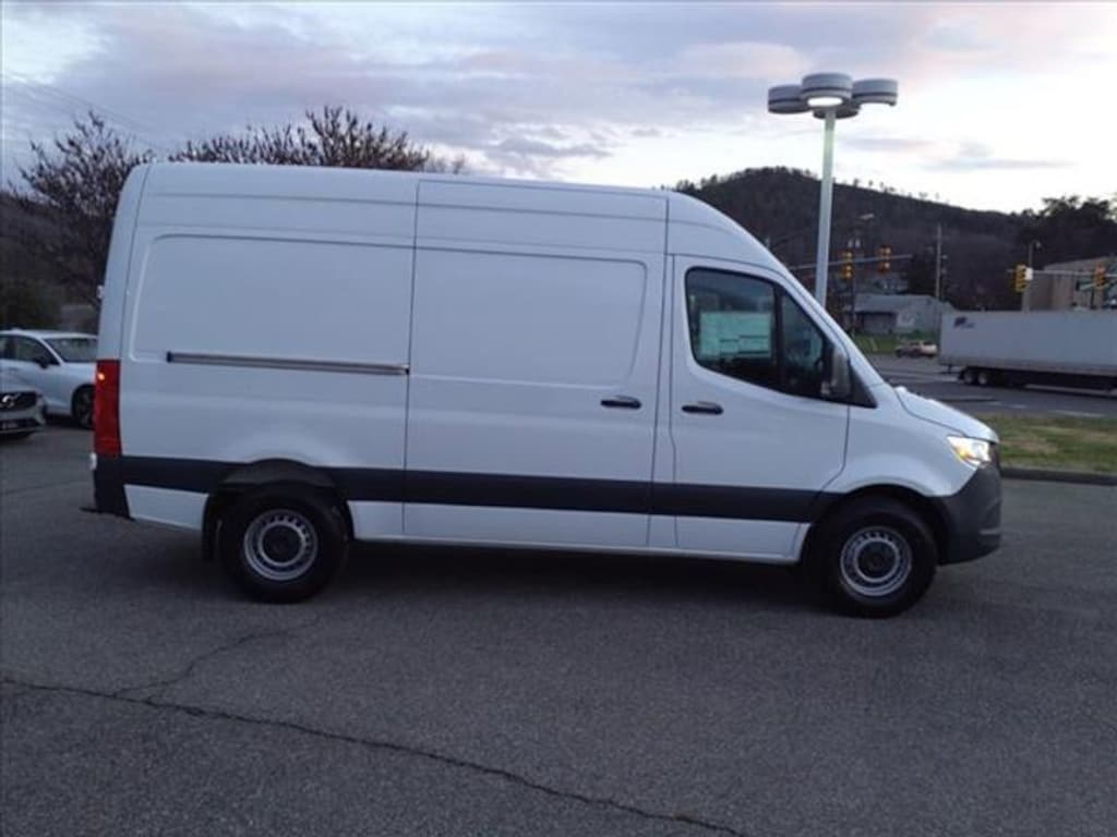 New 2024 Mercedes-Benz Sprinter 2500 Standard Roof 4-Cyl Diesel HO CARGO Van 144