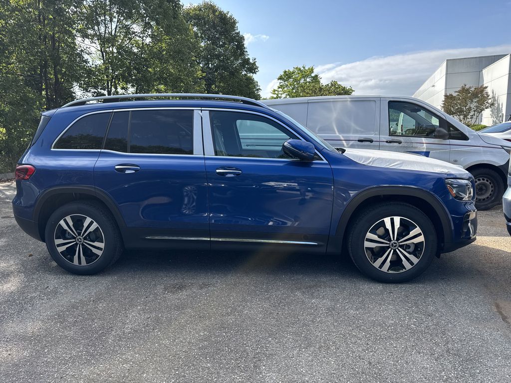 2026 Mercedes Benz GLB 250 4MATIC photo 4